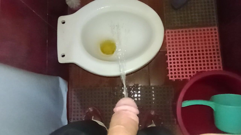 Piolo Alberto: Làm cứng con cặc của tôi trước khi tôi đi tiểu