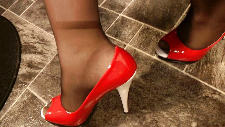 Anna Devot: Annadevot - Červená - Bílá - Černá a 14 centimetry;-)