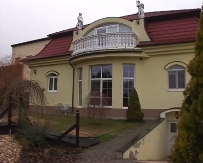 German amateur - 100% German hardcore videos: Две зрелые трахаются в горячем тройничке