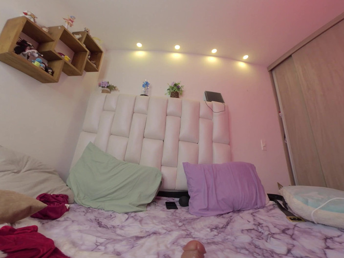 CuttiejennieVR: VR styvmamma claus ger dig en avsugning och anal knulla...