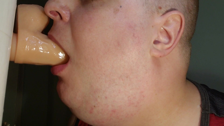 Charlieboy69: Głębokie gardło dildo obracające się