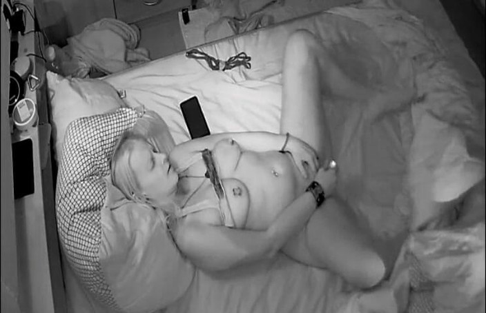 KittieNoOne: Říká mi, co mám dělat na naší kameře