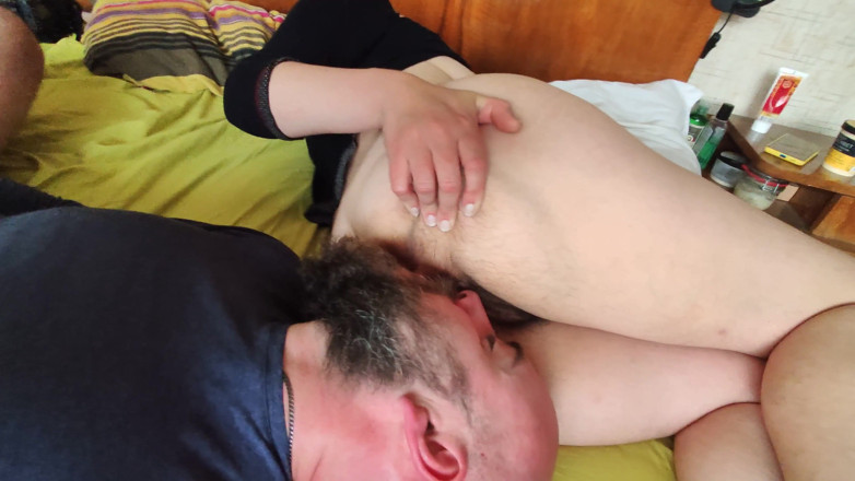 Hairy Homemade Amateur Orgasms: Чоловік благає мене почистити мою дупу, і він такий вдячний. Мрії про фетиш