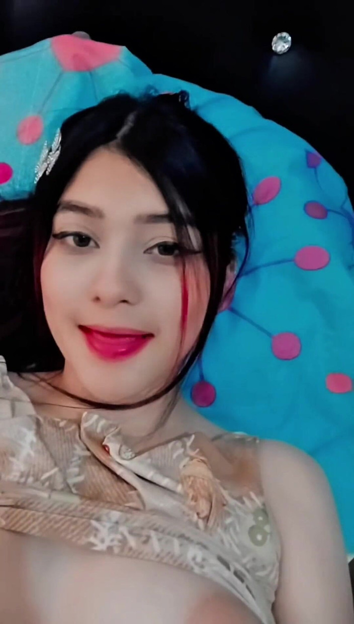 Yuli and tony: Actriz Porno Se Toca Y Muestra Todo Su Cuerpo