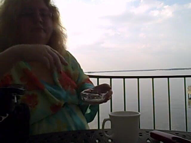 BBW nurse Vicki adventures with friends: Velká kráska brzy ráno kouří a kafe