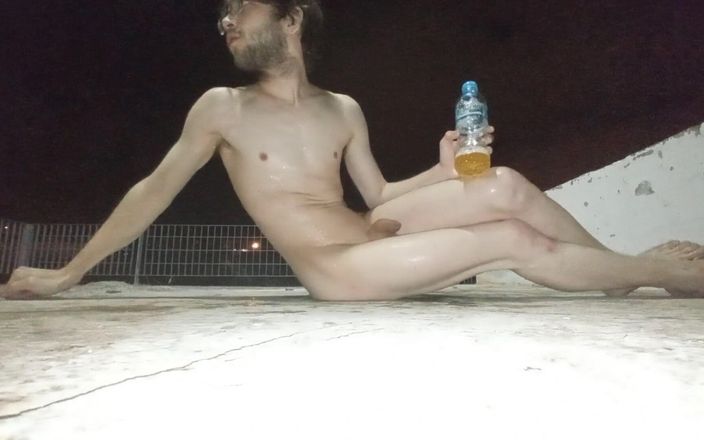 Dan Eagle: Pissend dusche und sperma nackt auf der straße