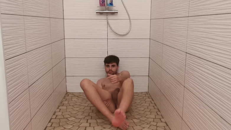 Beepied: Masturbating Before the Shower - Beepied