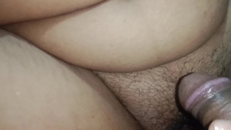 Real Couple 203: Un couple pisse, baise et jouit sur le visage