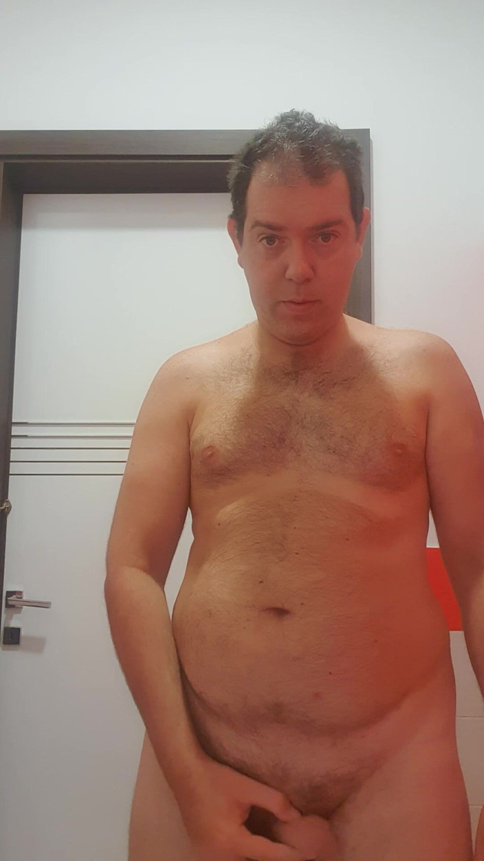 Mirko2589: Ganz nackt auf der öffentlichen Toilette