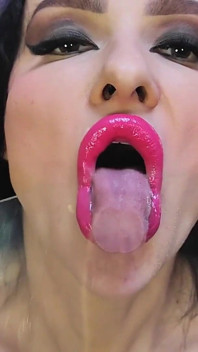 Saya membuatkan awak pancut dengan bibir menghisap zakar merah jambu besar saya