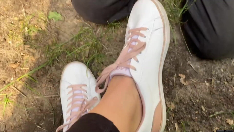 Goddess Lena: Lick my feet loser