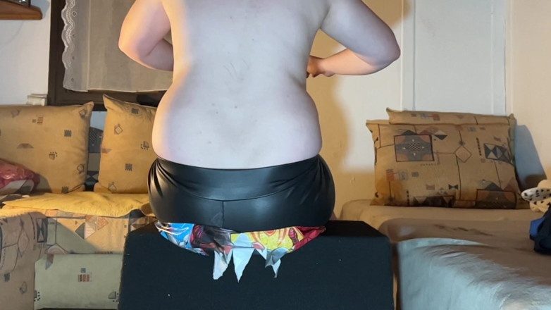 BeachBallsDuo: 11 різних пляжних яєць отримали подрібнені під нашими жирними дупами!