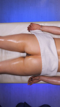 Mmwow! หมอนวดลามกคนนี้อวดควยเขาและเข้ามาในปากกู(!) ระหว่างเซสชั่นนวดของกู! Xsanyany
