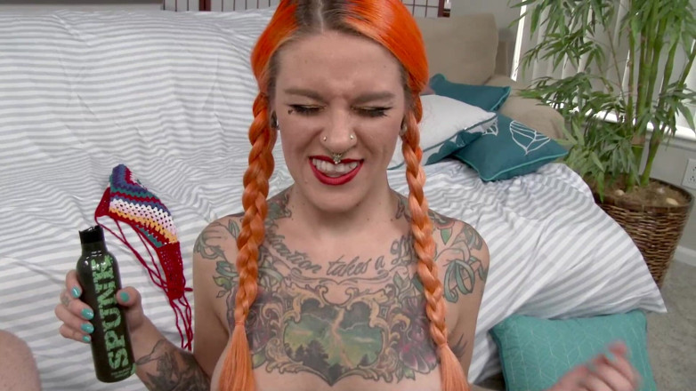 Handjob Cafe: Diosa alternativa Quinn Carter en primer plano - masturbación con la...