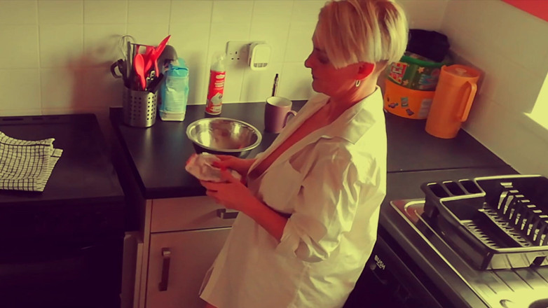Kylie Britain Adventures: Britain's wet and moist bake off