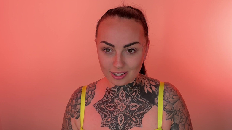 Miss Valentina: Унижение в туалете