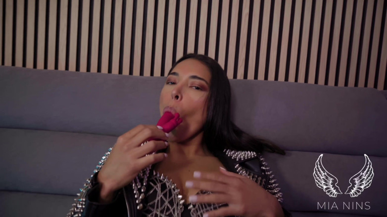 Mianins: Solo video sfw'nin tanıtımı