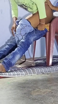 Chica universitaria india tamil follando en sala de clase con novio
