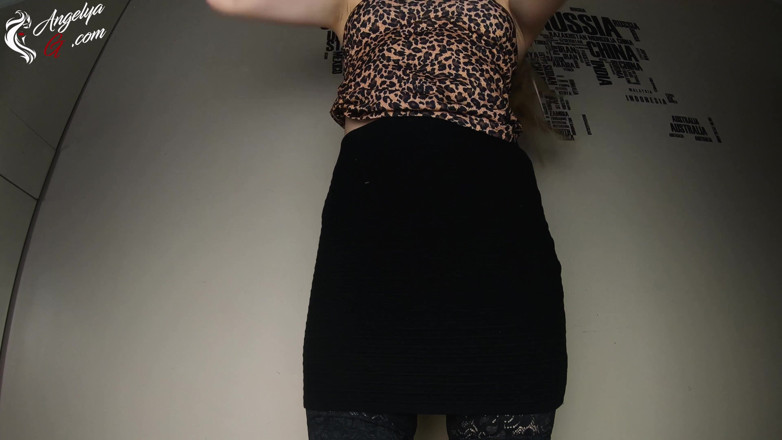 AnGelya G: Sexy studentka se převléká před nočním klubem - punčocháče