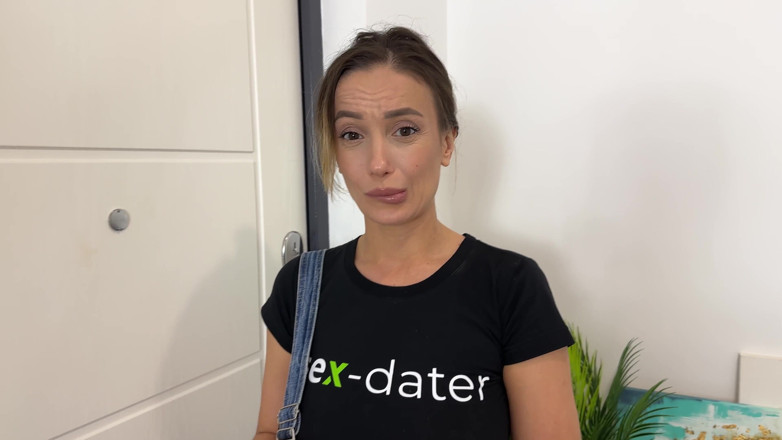 Mary Frost: Pizzabezorger van Sexdater geneukt in de gang terwijl vrouw aan...