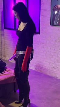 Backstage: Gefangener Submissive Wird Von Seiner Strapon-herrin Hart - BDSM - Französisches Pegging