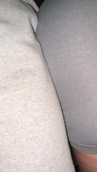 Estranho Toca Sua Bunda E Fica Duro Pela Mão De Uma Garota Desconhecida