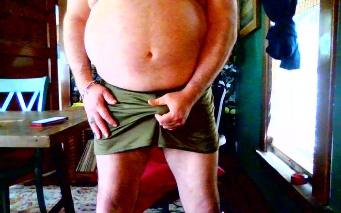 beardaddychub: 노란색 양말과 노란색 양말을 신은 곰 바보!