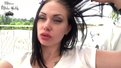 Goddess Misha Goldy: Sensual lambida de lábio grande e cheiro no lago
