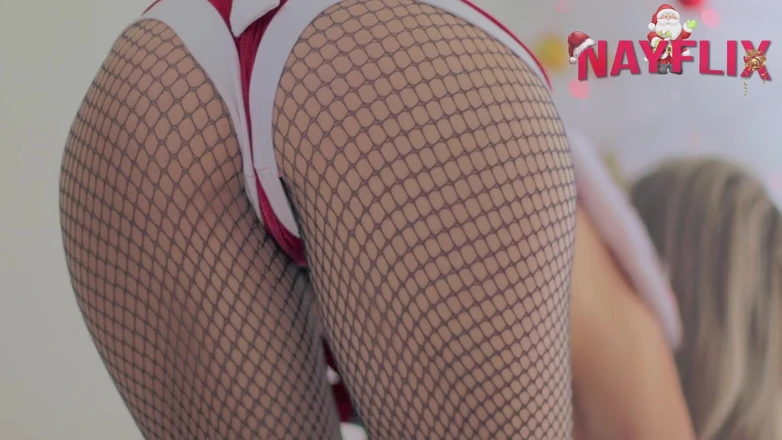 Nayflix: Assembling My Sexy Christmas Tree