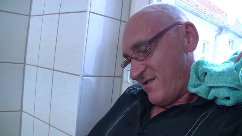 MMV films - The Original: In the bathroom with my housewife!