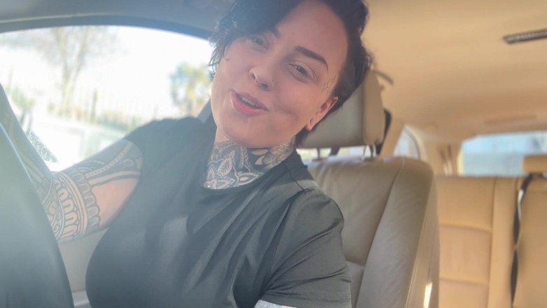 Miss Valentina: Memandu Barefoot