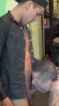 Mladá latinoamerická dvojčata ošukaná tátou