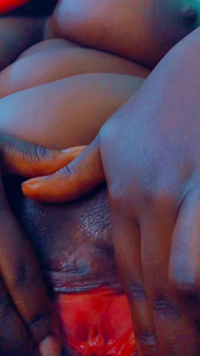 Blackpussi: 自慰 行為