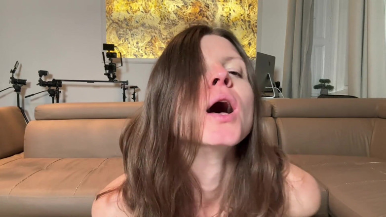 Gina Gerson: เต้นเซ็กซี่คนเดียวในชุดแลทtexสีดำและถุงน่องเซ็กซี่
