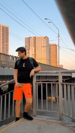 Strada publică super sexy și riscantă Jerkoff. Aproape prinsă