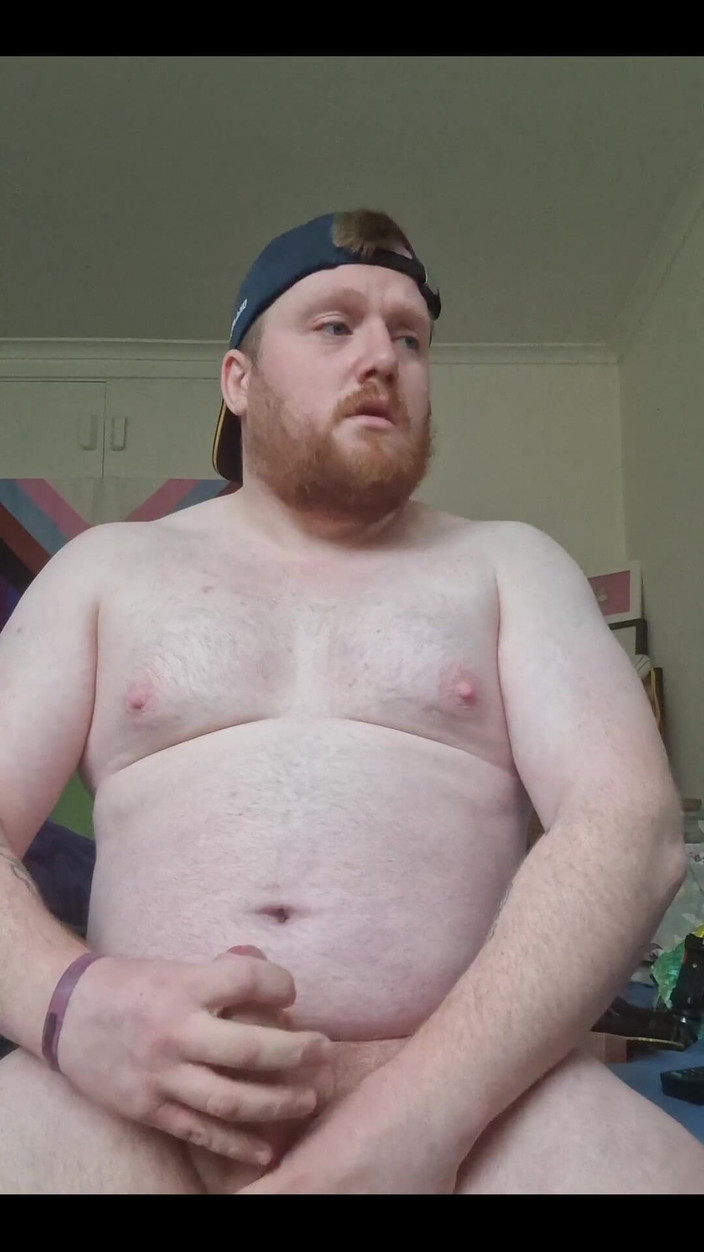 Touchstone: 私の仲間の一人が、彼らのために腕を見せてオナニーしてほしいと頼んだので、皆さんにもシェアしようと思いました