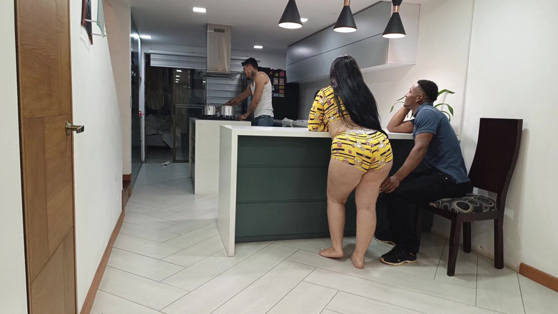 Rioc69: Jag knullar min bästa väns fru medan han lagar mat åt...