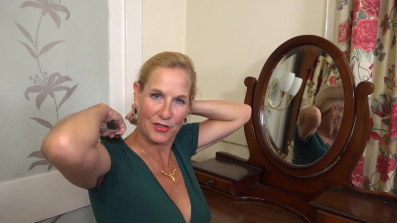 Dirty Doctors Clips - Solo Mature Playtime: Hotel spogliarello e tempo di gioco solista