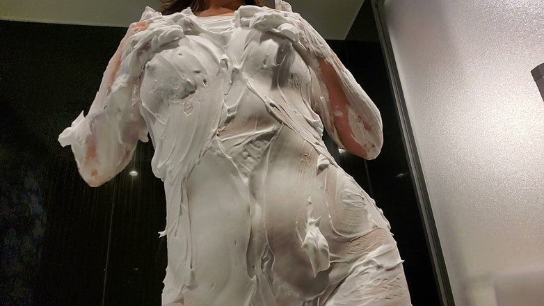 Mayumi Kanzaki: Let's Play Together Using Shaving Foam
