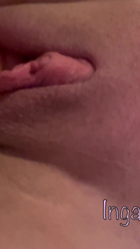 Sapık Kız Şişman Bir Dildo ile İşesini Yapıyor ve Mastürbasyon Yapıyor