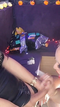 Holly için sigara ve lilli'nin ağzına boşalma