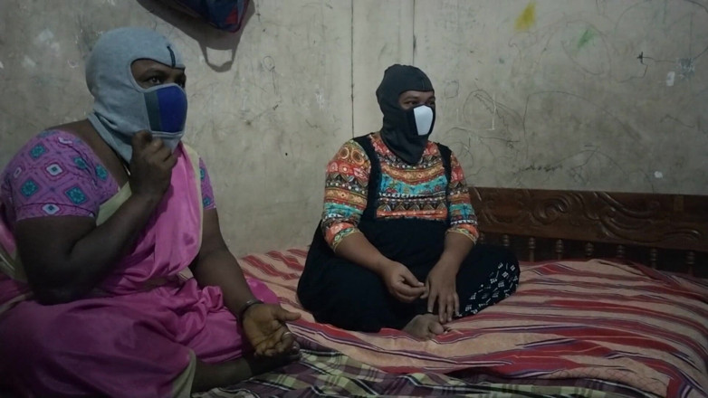 Benita sweety: ट्यूशन टीचर दो लड़कियों के साथ हॉट सेक्स