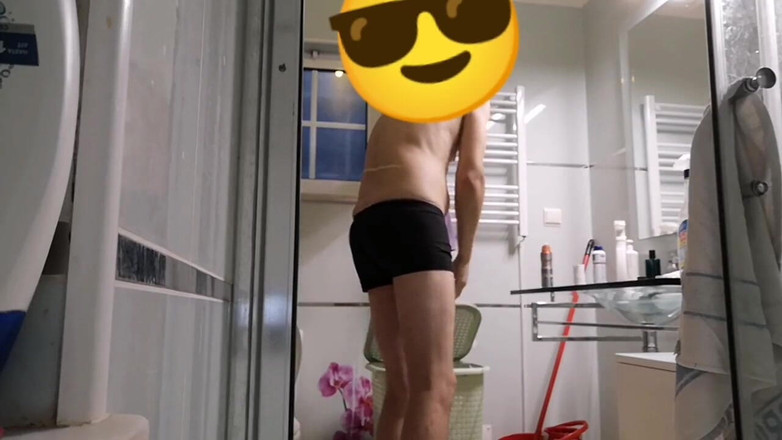 Rafael Torreano: Hladký táta v koupelně Wank