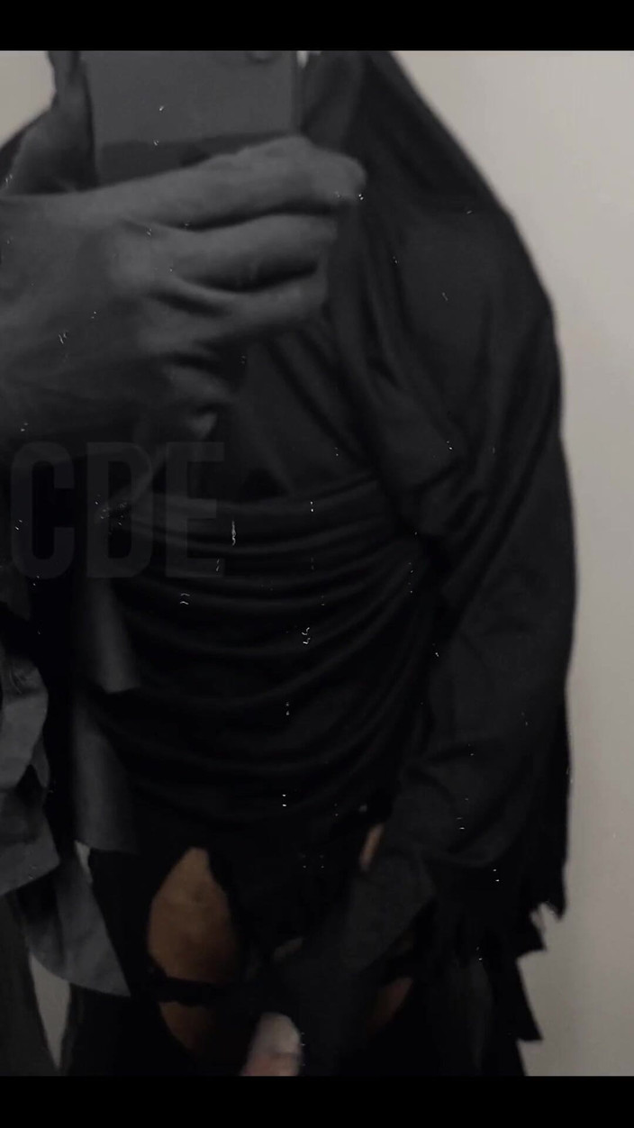 Boy Wonder: Accarezzando questo grosso cazzo nero in un cosplay completo