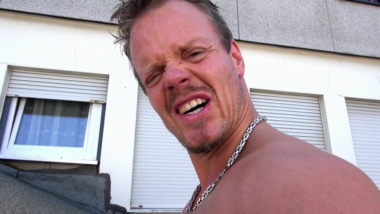 Deutschland Porno X: Femeile germane iubesc un cuplu kinky cu pipi