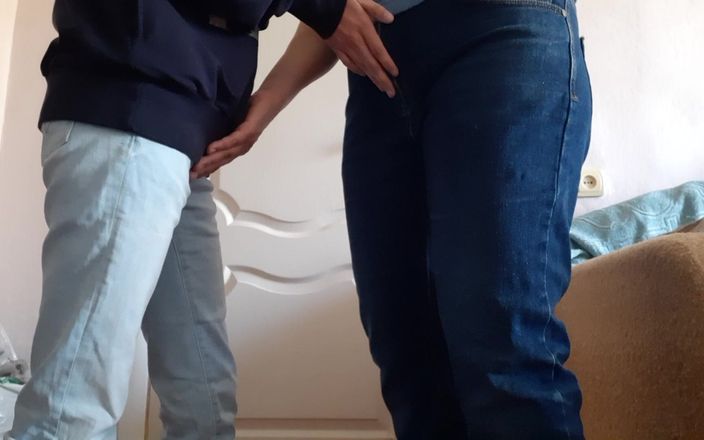 Lesbian-candys: Lärare och student har riskabelt sex på universitetet