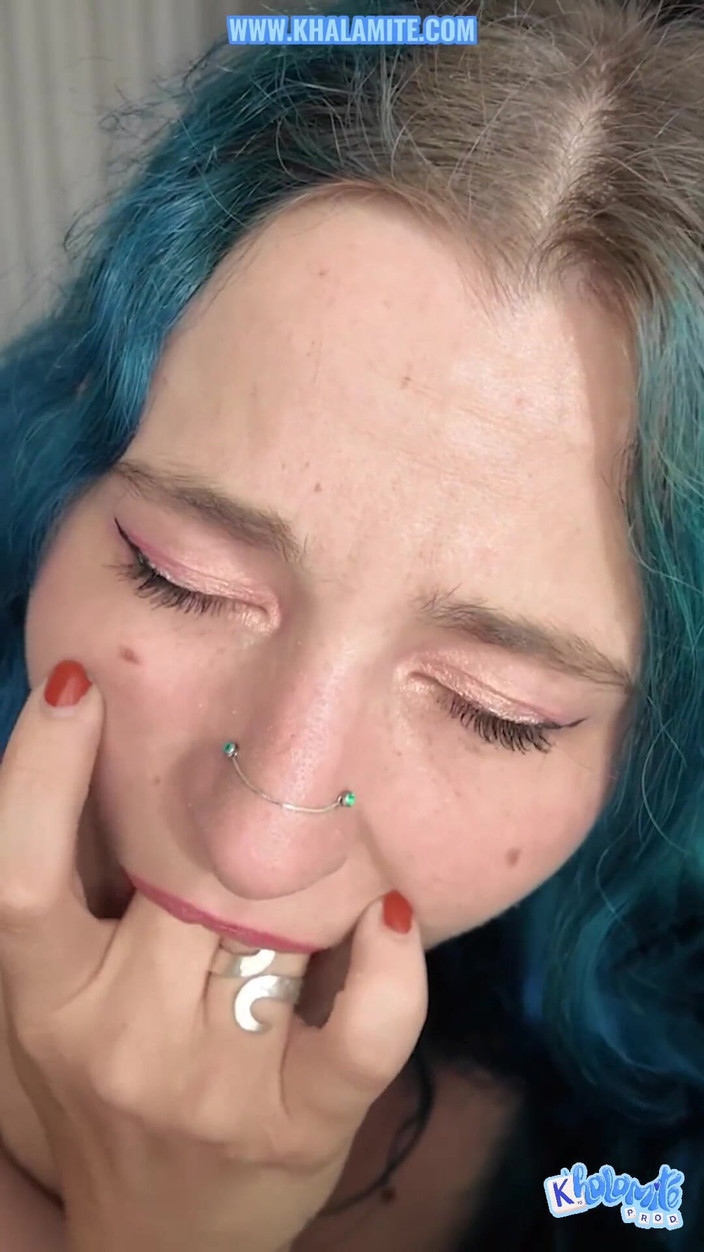 Khalamite: 君のために指を入れてフェラする - セクシーなビデオ通話