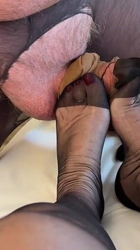 Mrs Mature Feet & Her Nylon Lover 453