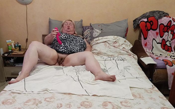 Zona901: Eine freundin probierte ein neues sexzeug an ihrer großen muschi...