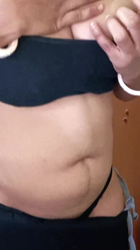 Une belle-mère indienne nouvellement mariée se fait baiser par son beau-fils pendant que husbad était au bureau, sexe hindi